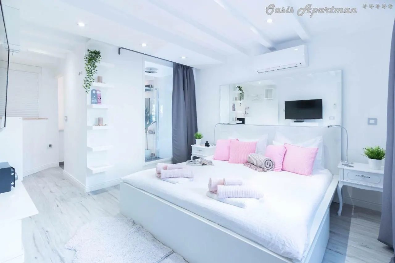 Oasis Apartments أوباتيا