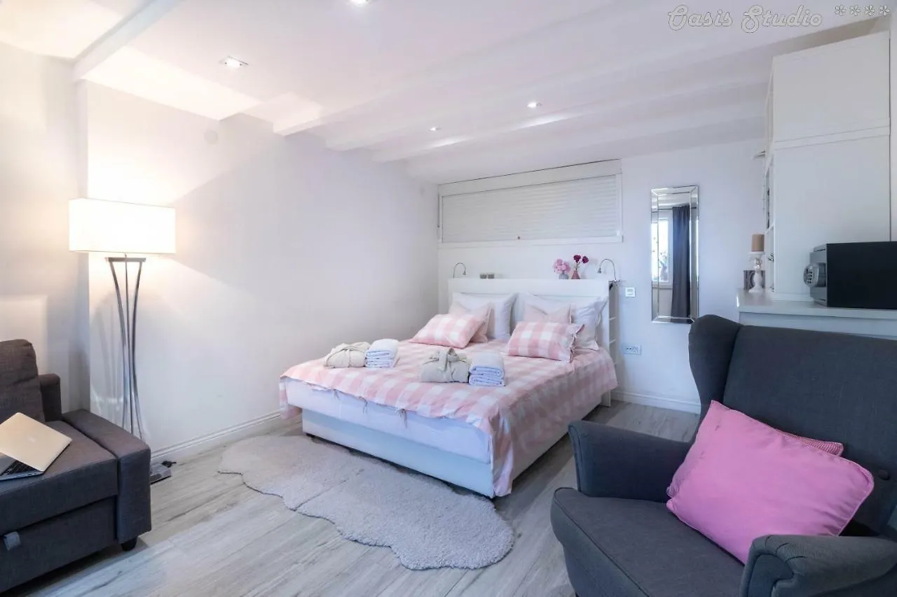 Oasis Apartments أوباتيا