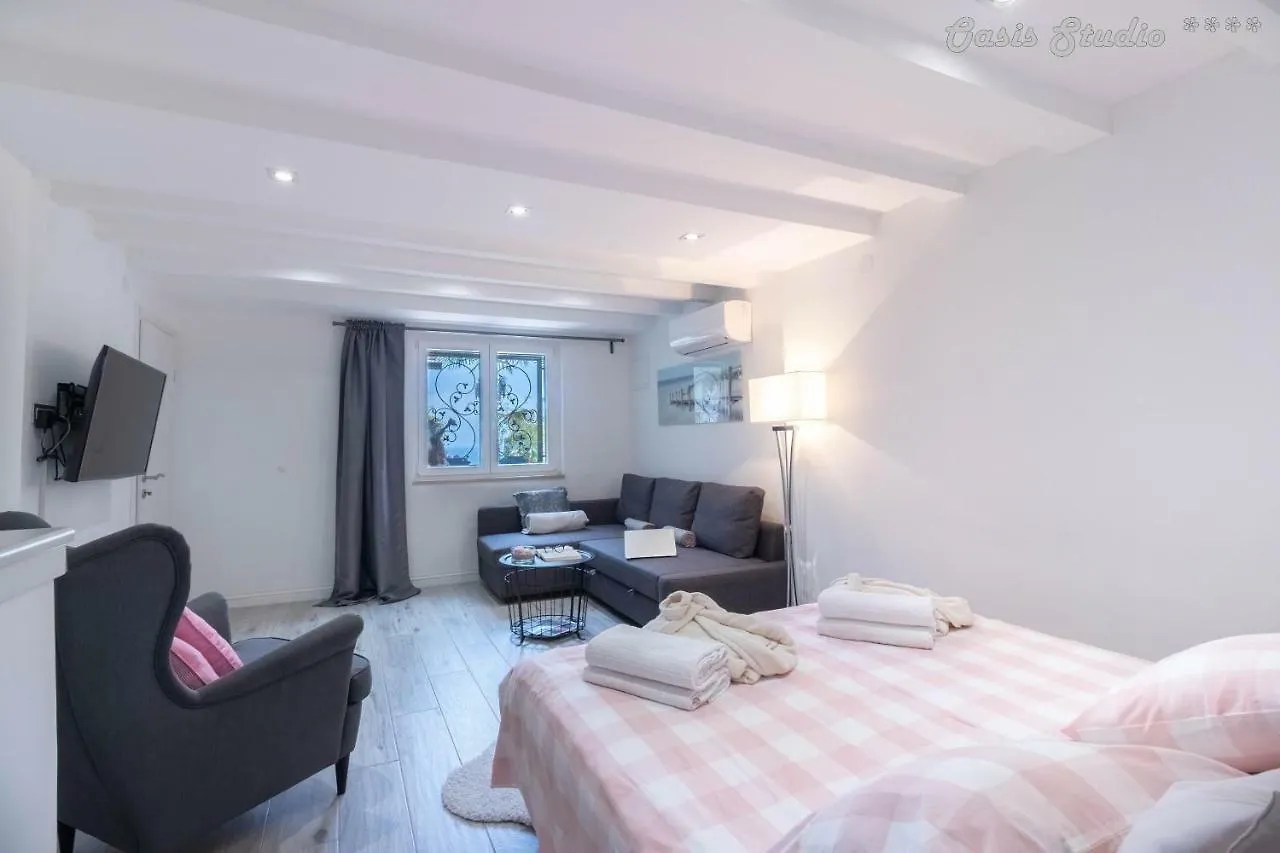 Oasis Apartments أوباتيا
