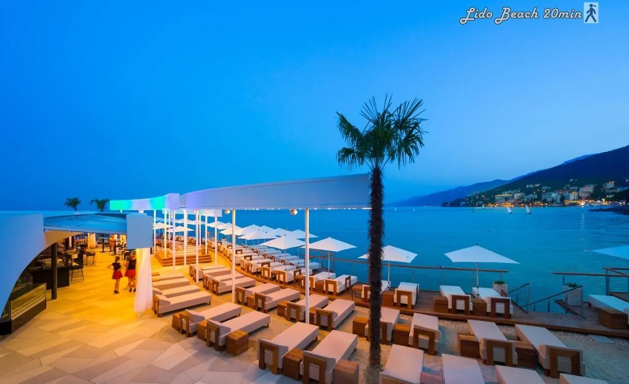 Oasis Apartments أوباتيا